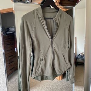 Excellent condition, green size 4